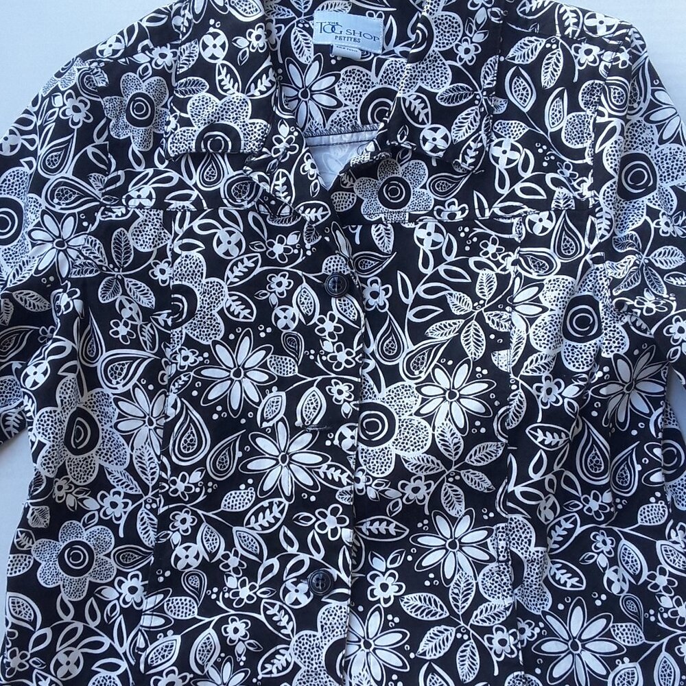 The Tog Shop Petites black and white floral print top size PM